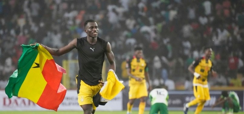 Sao Arsenal ghi bàn loại Nigeria khỏi World Cup, CĐV điên tiết tràn vào sân - Bóng Đá