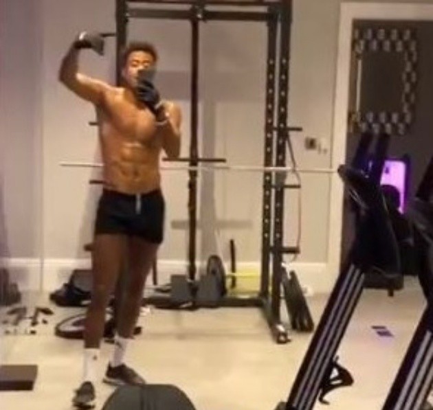 Jesse Lingard looks shredded in gruelling gym workout as Man Utd ace prepares for new season with future up in air - Bóng Đá