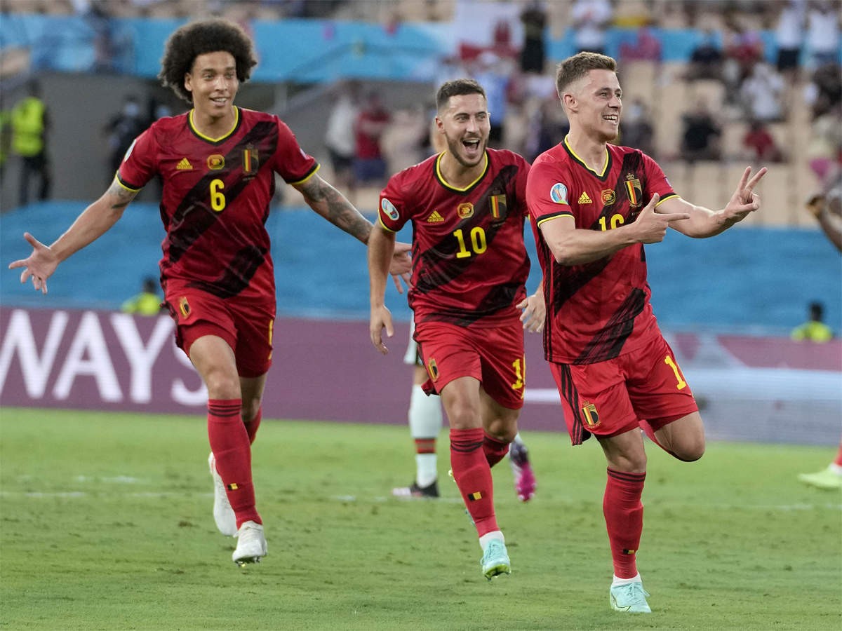 Ronaldo bất lực, ném băng đội trưởng khi BĐN bị loại - Bóng Đá