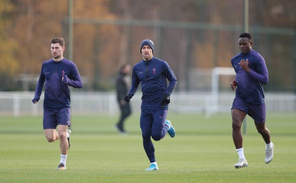 Jose Mourinho lạ lẫm trong ngày trở lại làm việc sau 11 tháng thất nghiệp - Bóng Đá