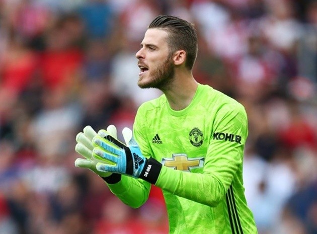 David de Gea and Bruno Fernandes left in fits of laughter after sharing a joke - Bóng Đá