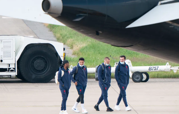 England stars land in Rome for massive Euro 2020 quarter-final against Ukraine after final training session - Bóng Đá
