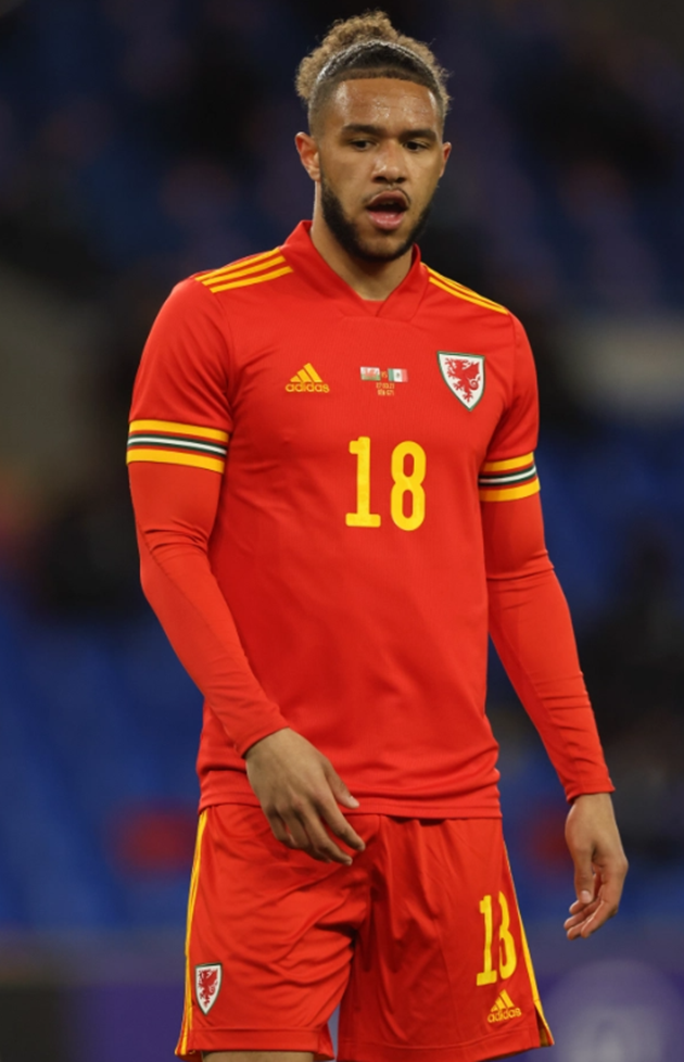 Ex-Love Island star Georgia Steel is dating Leeds hero Tyler Roberts - Bóng Đá