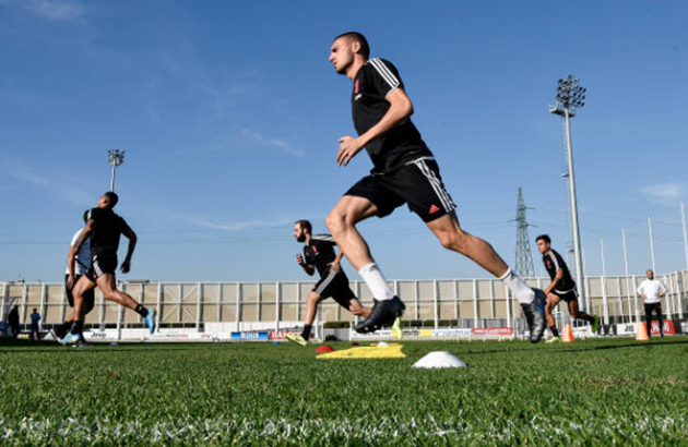  Jorginho bất lực, Chiellini xin 'miếng áo' Messi - Bóng Đá