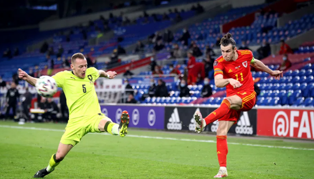 Shock as Man United star Dan James pops up with towering header for Wales after lovely Gareth Bale assist - Bóng Đá