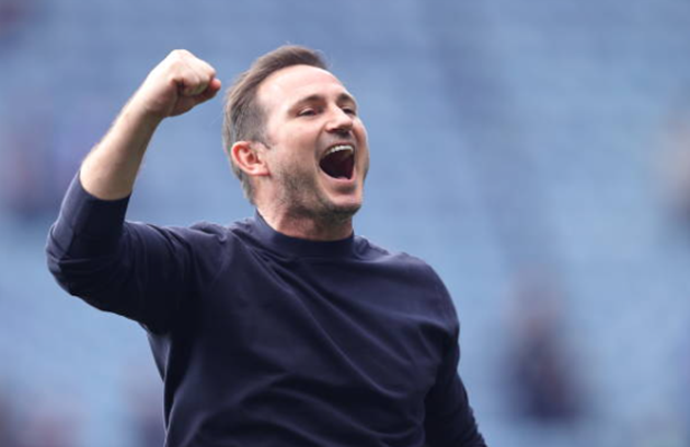 Lập chiến công, hai mỹ nhân vây lấy công thần Newcastle - Bóng Đá