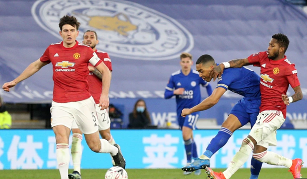 Watch Fred blunder gift Kelechi Iheanacho a Leicester opener - Bóng Đá