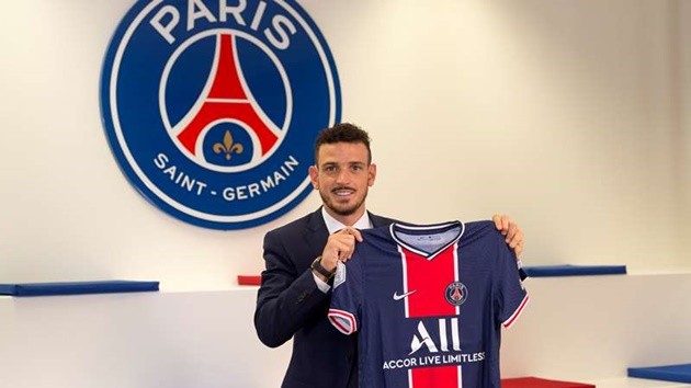 Neymar sành điệu đi sự kiện bên cạnh 