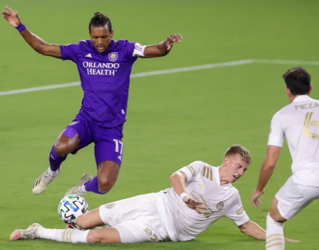 Team of Premier League stars you didn’t know were still playing - Bóng Đá