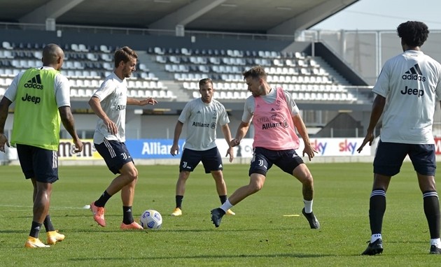 Martial nhận thẻ đỏ vì Cavani? - Bóng Đá