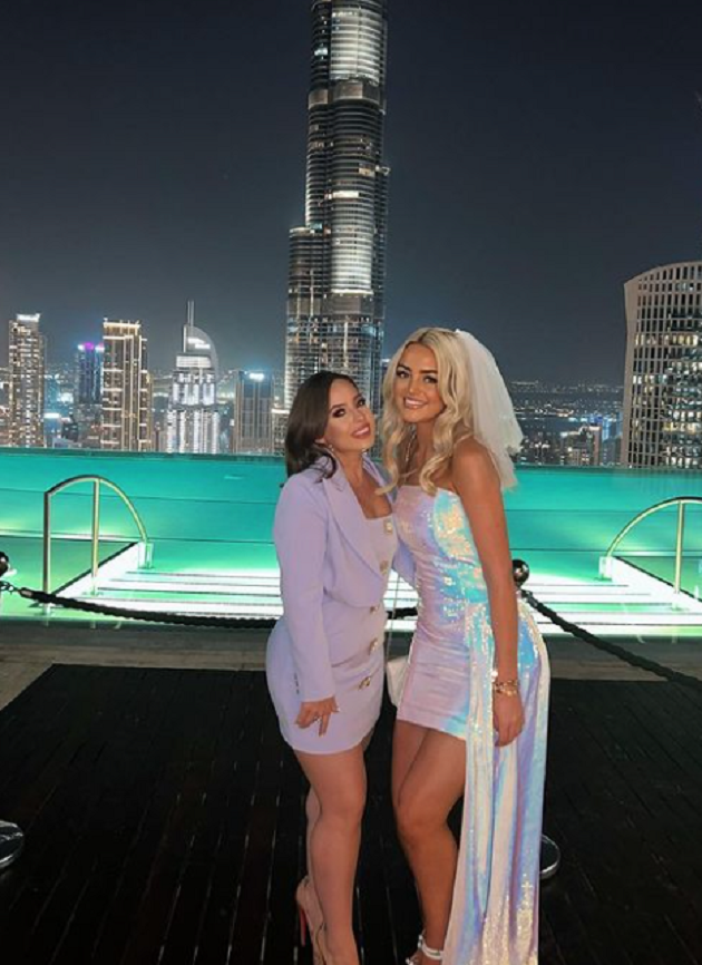 Jordan Pickford nhận nụ hôn ngọt ngào từ cô dâu xinh đẹp - Bóng Đá