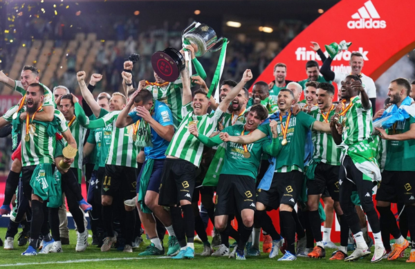 Joaquin vô địch Copa del Rey với Betis ở tuổi 41 - Bóng Đá