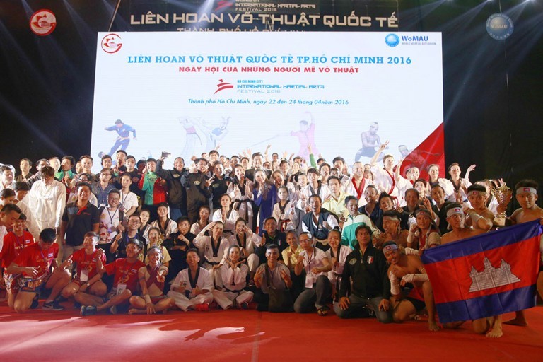 Napoli mâu thuẫn nội bộ, 