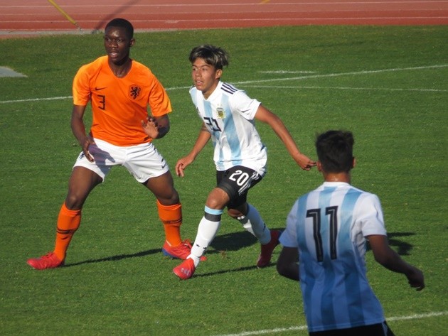 Dario Sarmiento: Argentine wonderkid who has legends kneeling at his feet - Bóng Đá