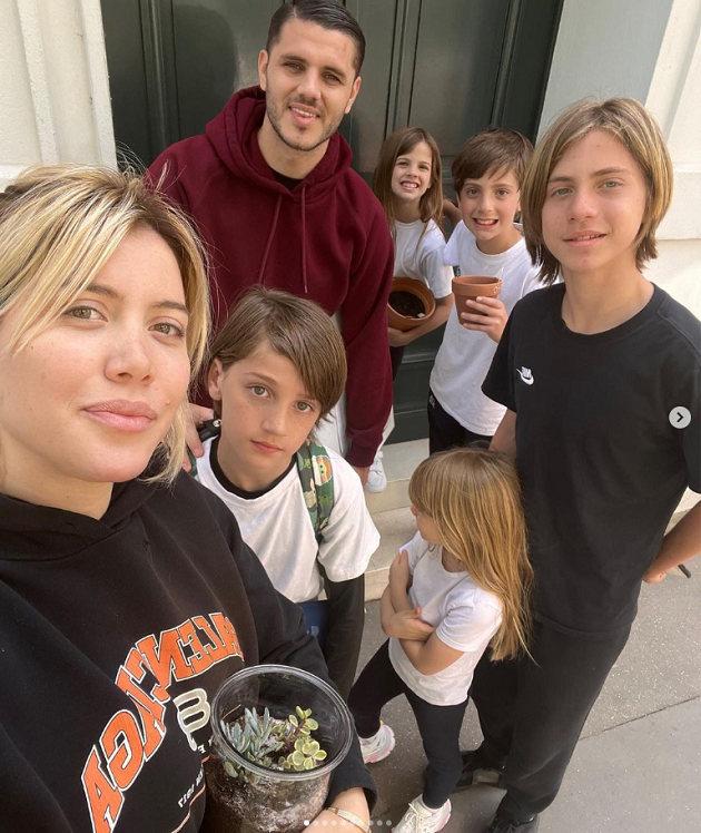 Wanda Nara lại đốt mắt người xem với loạt ảnh trong phòng gym - Bóng Đá