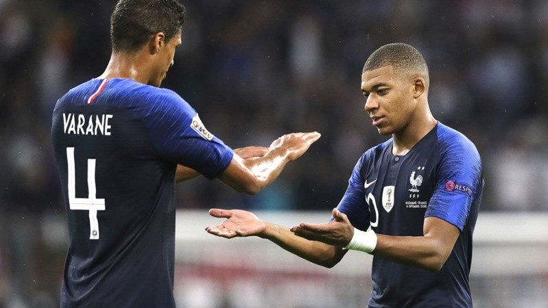 Raphael Varane steps up to resolve Kylian Mbappe dispute - Bóng Đá