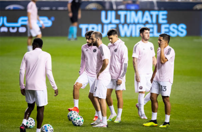 Bị khiêu khích, Higuain suýt 