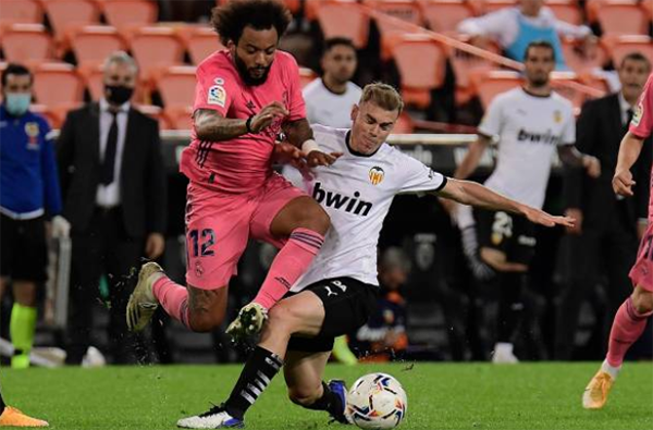 Thua đến 3 bàn từ chấm penalty, Real Madrid gục ngã trước Valencia tại Mestalla - Bóng Đá