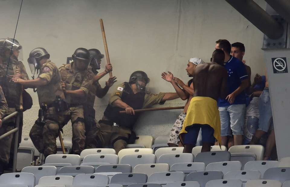 Cruzeiro fans caused carnage after they were relegated from Serie A for the first time in history - Bóng Đá
