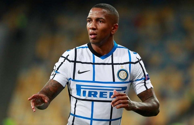 Cận cảnh pha bỏ lỡ khó tin của Ashley Young khiến Inter suýt ôm hận - Bóng Đá