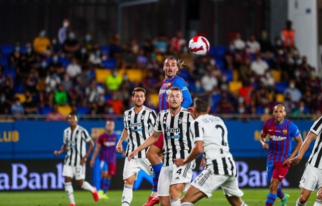 Samuel Umtiti skips Gamper Trophy celebrations after Barcelona fans BOO star and blame him and Coutinho for Messi exit - Bóng Đá