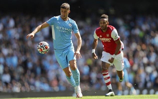 Kevin Campbell has defender Pierre-Emerick Aubameyang‘s performance for Arsenal in their 5-0 loss Manchester City - Bóng Đá