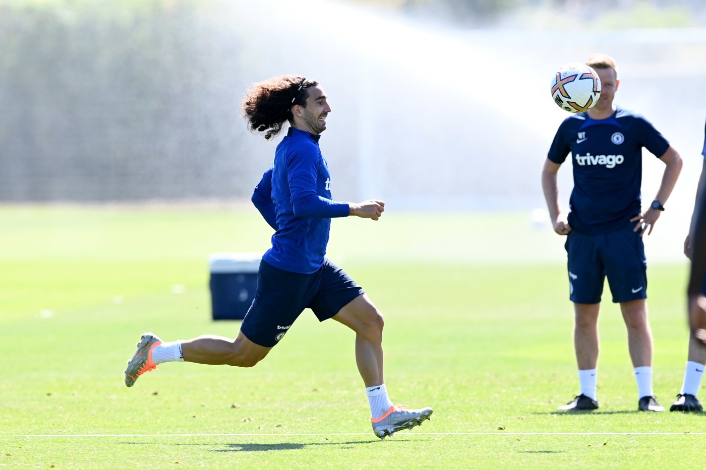 Kante trông khác lạ, tân binh đắt giá cật lực trên sân tập Chelsea - Bóng Đá