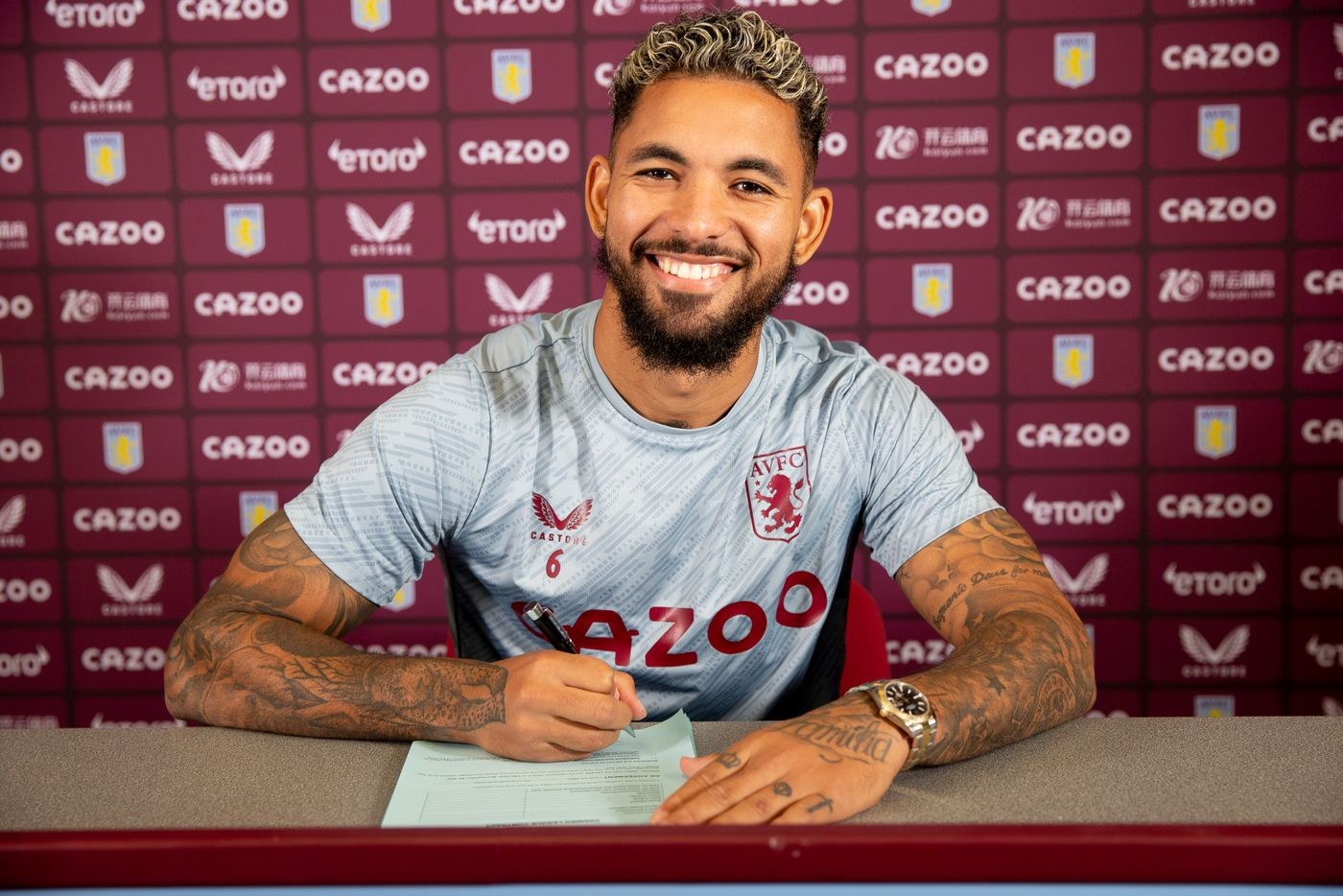 Officia: Douglas Luiz - Bóng Đá