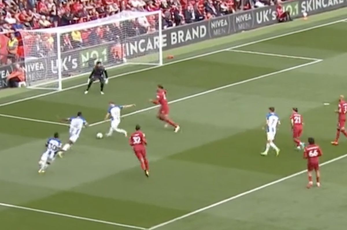 Liverpool bị xuyên thủng như miếng bơ