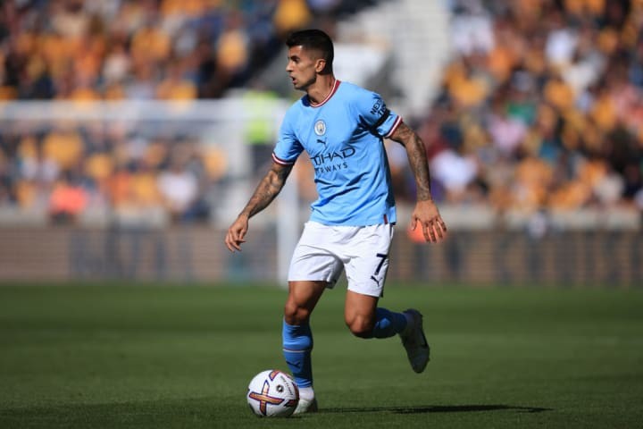 Xếp hạng 10 hậu vệ hay nhất Premier League 2022/23: Số 1 Arsenal; Martinez trượt dài - Bóng Đá