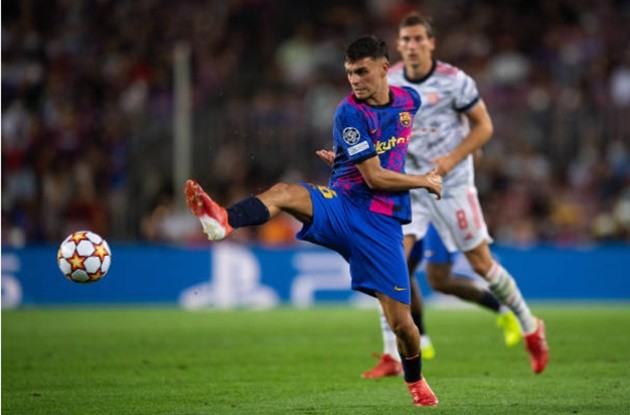 Robert Lewandowski had Pique break-dancing with cool finishd - Bóng Đá