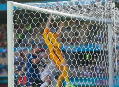 Khoảnh khắc từ Hero hóa Zero của thủ môn Slovakia - Bóng Đá
