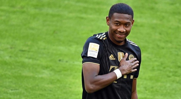 Watch: Man Utd loanee Ethan Laird sends player to the shops with skill - Bóng Đá