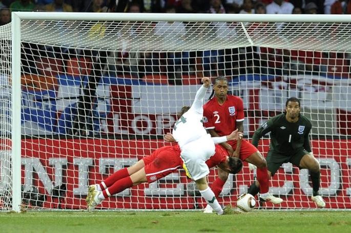 Báo Hà Lan: Đoàn Văn Hậu phá bóng cảm tử chẳng khác gì John Terry - Bóng Đá