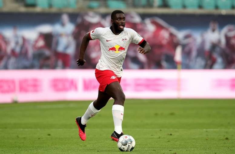 Manchester United Cool Dayot Upamecano Interest - Bóng Đá