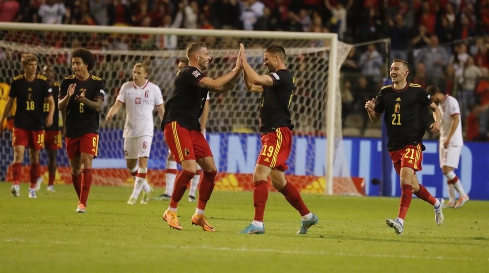Eden Hazard bỏ lỡ không tưởng - Bóng Đá