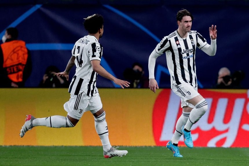 Vlahovic ghi bàn trong lần đầu ra sân ở Champions League - Bóng Đá