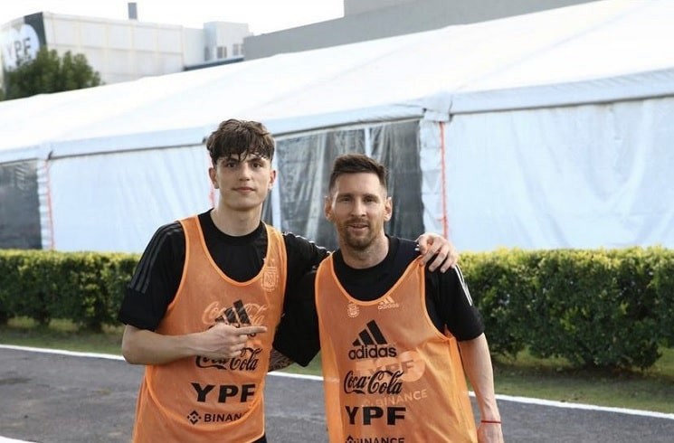 Bùng nổ ở OTF, báu vật M.U có vinh dự sát cánh bên Messi - Bóng Đá