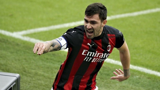 Hình ảnh đẹp về tình thầy trò ở AC Milan - Bóng Đá