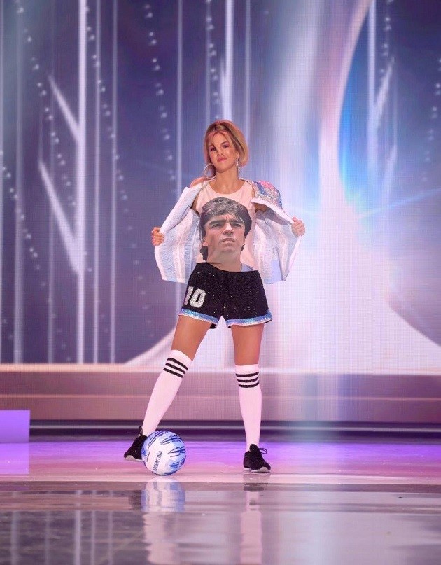 She is Alina Luz Akselrad, the model who honored Maradona at the Miss Universe - Bóng Đá