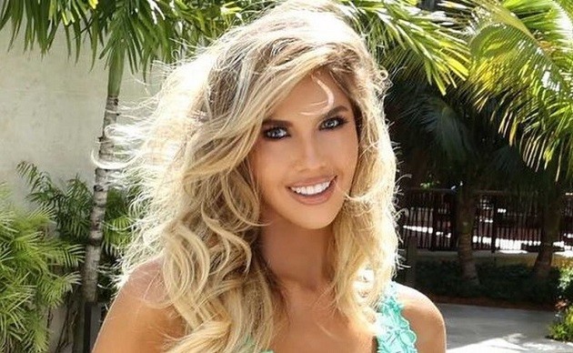 She is Alina Luz Akselrad, the model who honored Maradona at the Miss Universe - Bóng Đá