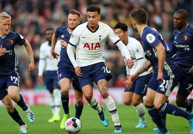 10 hình ảnh đẹp nhất vòng 9 EPL: 'Máu lửa' derby; Xúc động với Leicester - Bóng Đá