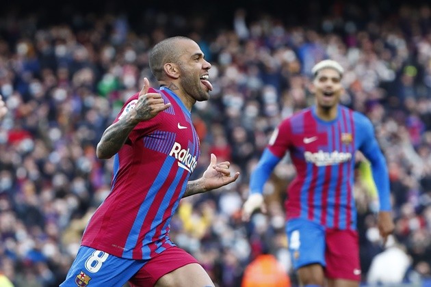 How Xavi is looking to the past to take Barcelona forward - Bóng Đá