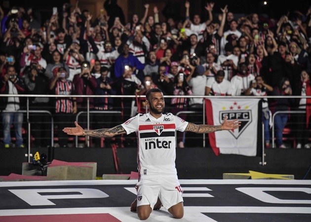 Từ Telles đến Alves: Brazil và đội hình toàn cầu thủ chạy cánh cực chất - Bóng Đá