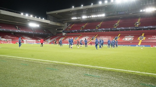 Dàn 'hàng hot' châu Âu tươi cười tập luyện trên sân Anfield - Bóng Đá
