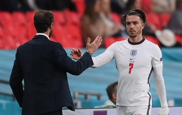 Neville khẳng định Southgate sẽ mắc kẹt với Saka và Grealish - Bóng Đá