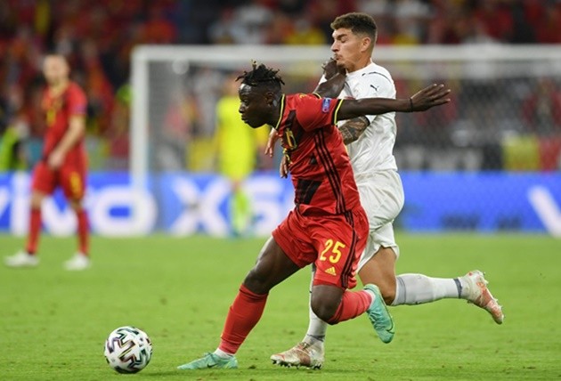 Adam White gives lowdown on Liverpool target Jeremy Doku - Bóng Đá