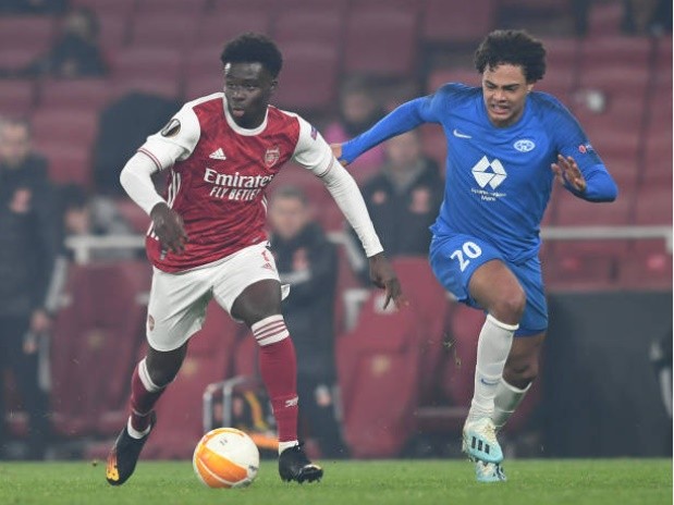 ‘Play him anywhere’: Arsenal fans rave about Bukayo Saka following Molde performance - Bóng Đá