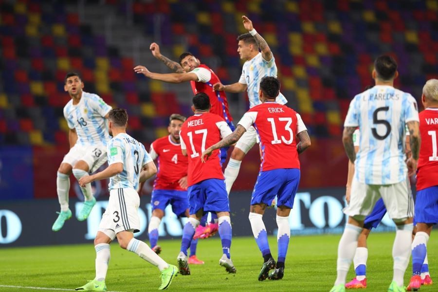 Messi nghẹn ngào trong ngày tri ân Diego Maradona - Bóng Đá