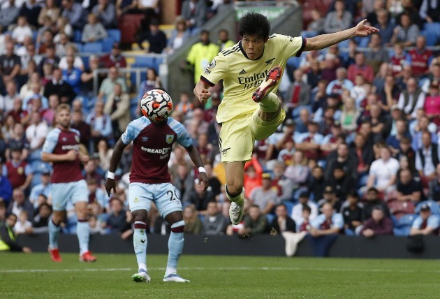 Takehiro Tomiyasu for Arsenal against Burnley: - Bóng Đá
